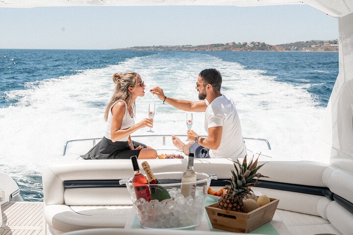 Luxury yacht proposal in NYC skyline
